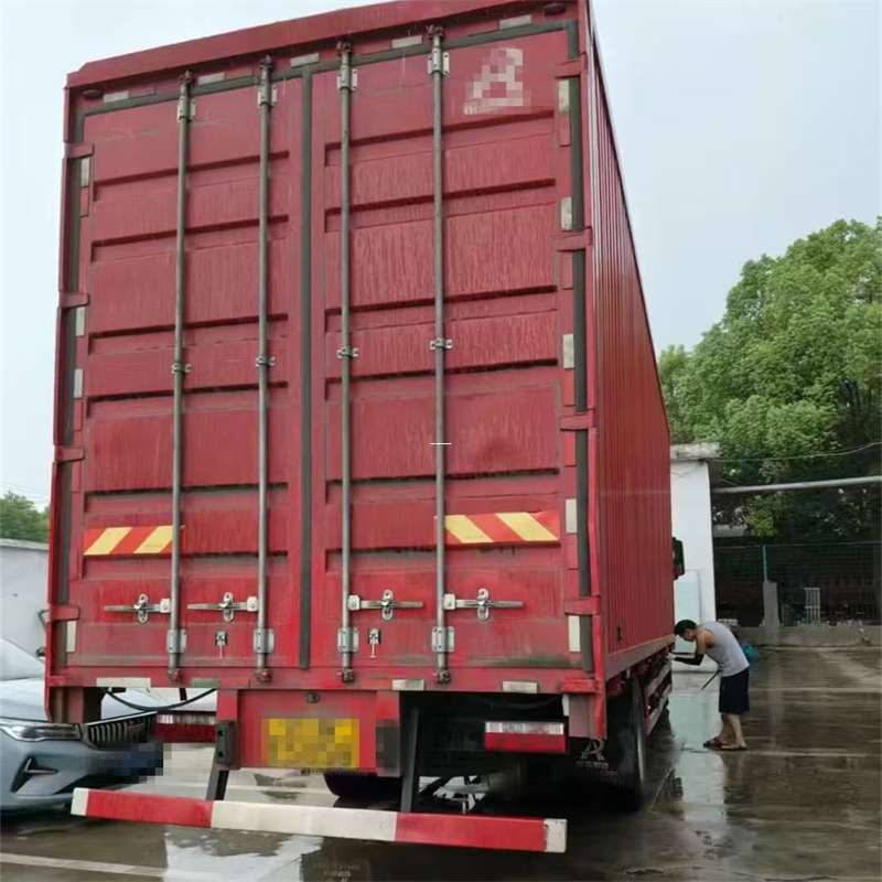 奉贤区英德市物流：多元运输服务与高效线路探索